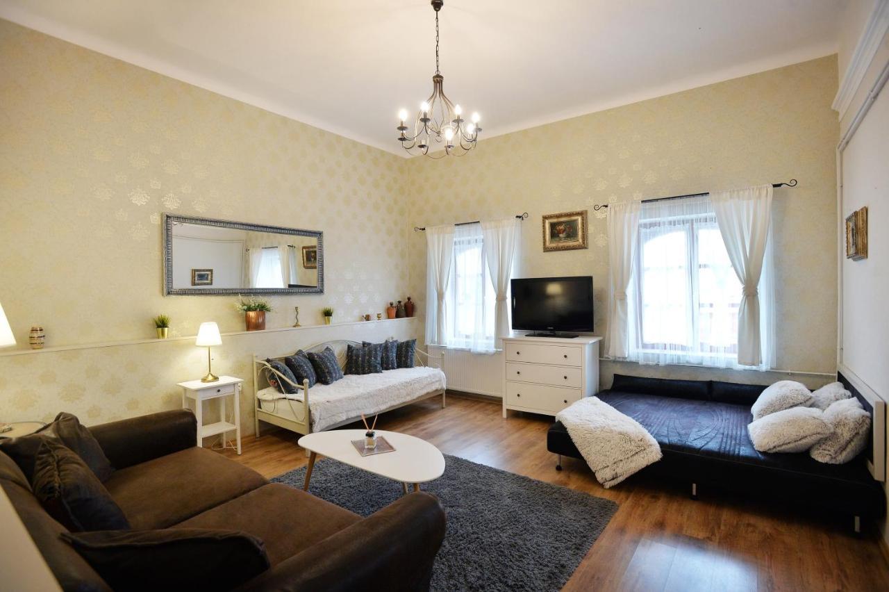Janicsar Garden Apartman Eger Zewnętrze zdjęcie