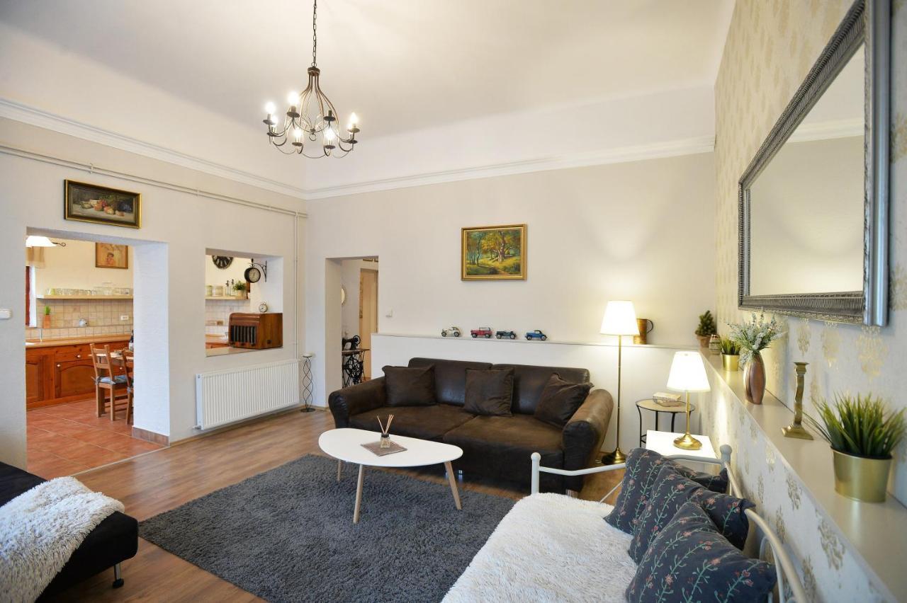 Janicsar Garden Apartman Eger Zewnętrze zdjęcie