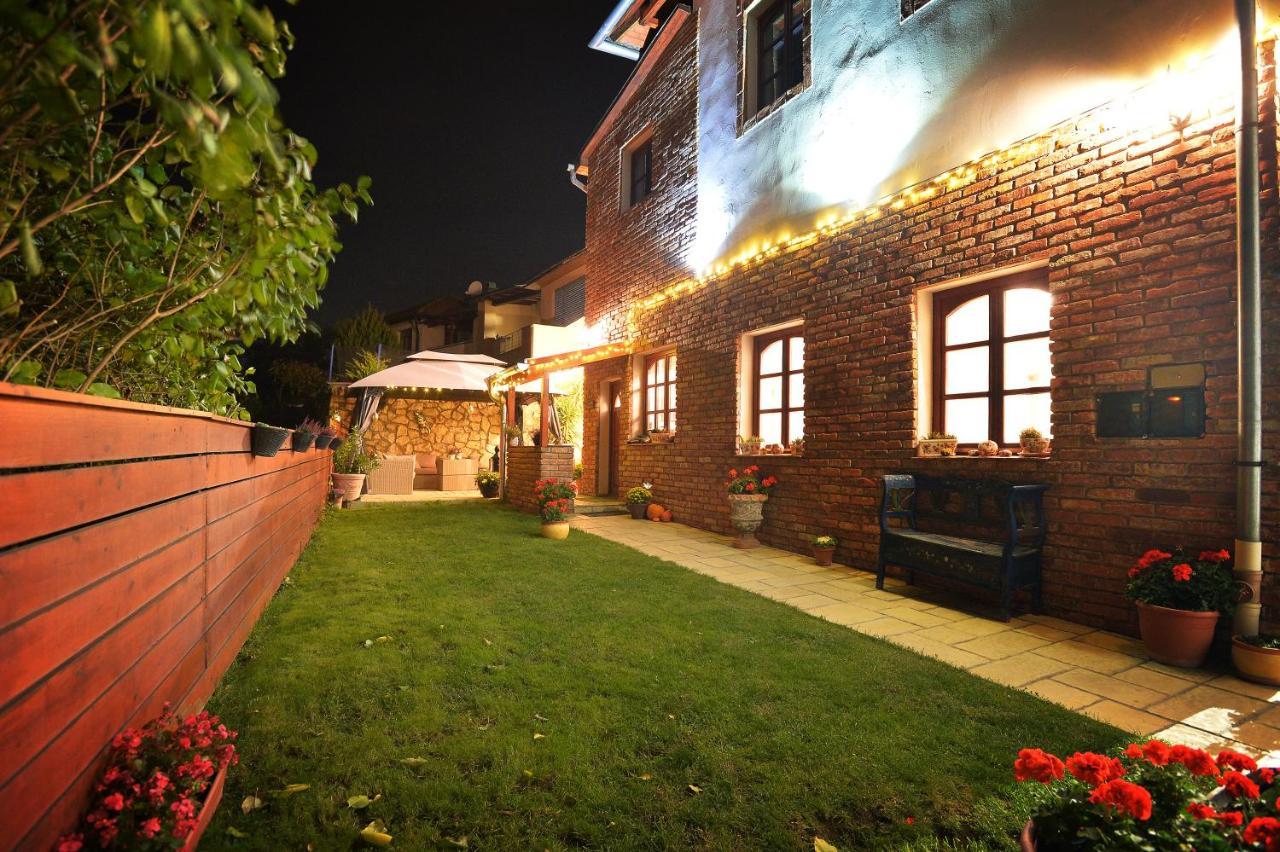 Janicsar Garden Apartman Eger Zewnętrze zdjęcie