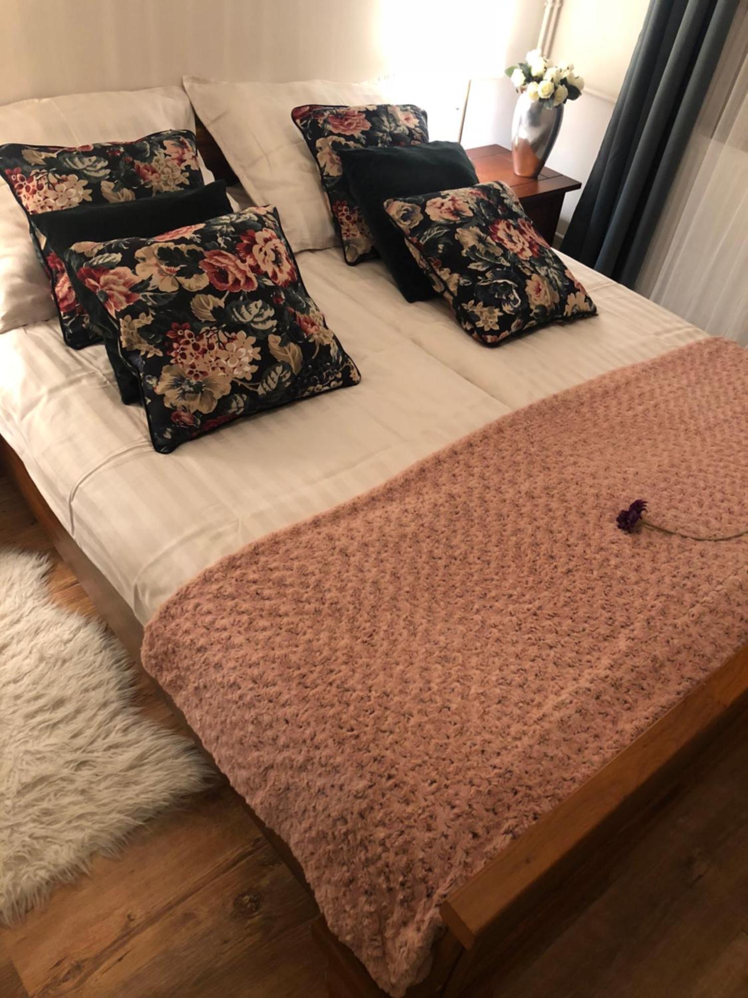 Janicsar Garden Apartman Eger Zewnętrze zdjęcie