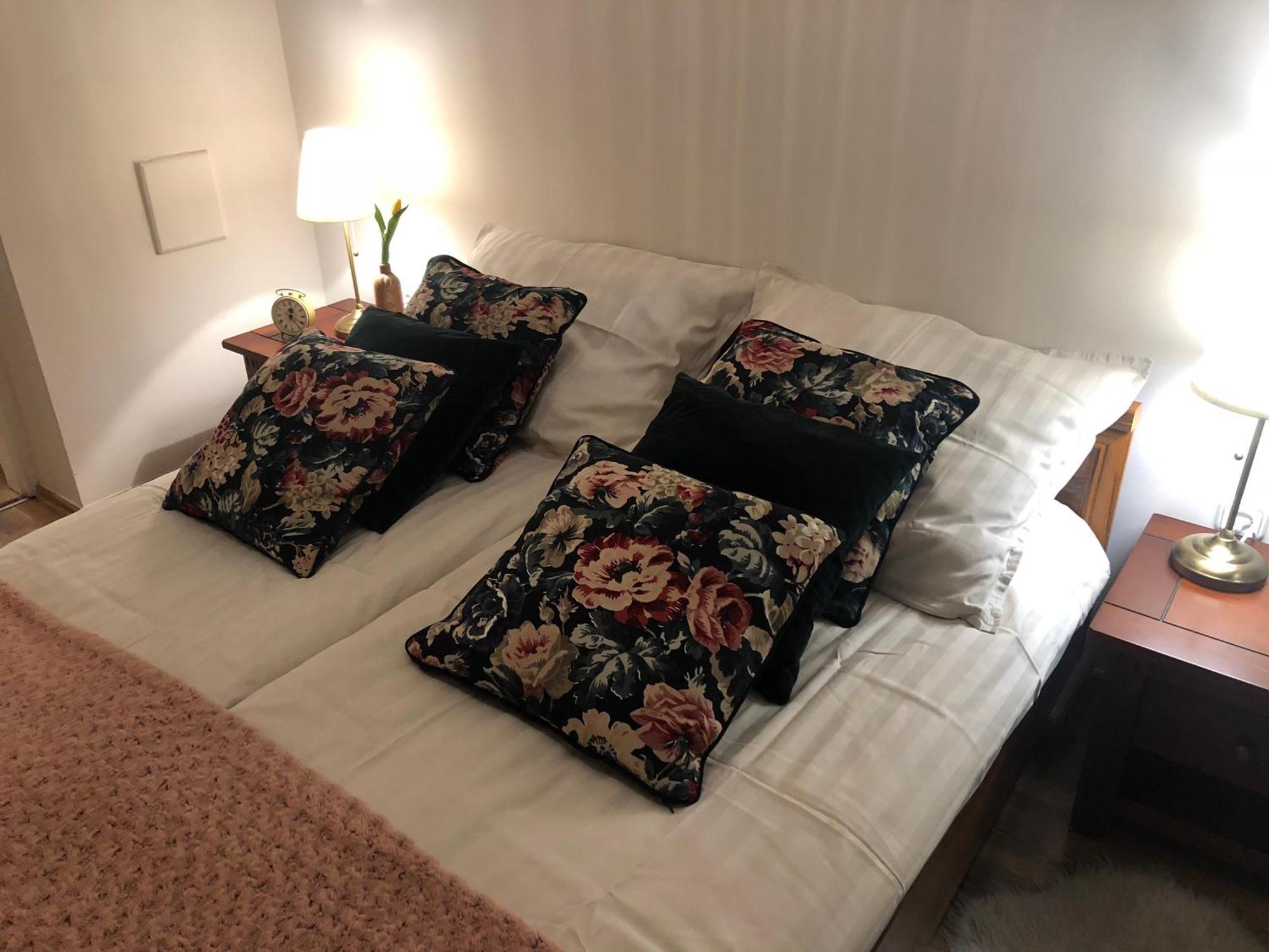 Janicsar Garden Apartman Eger Zewnętrze zdjęcie