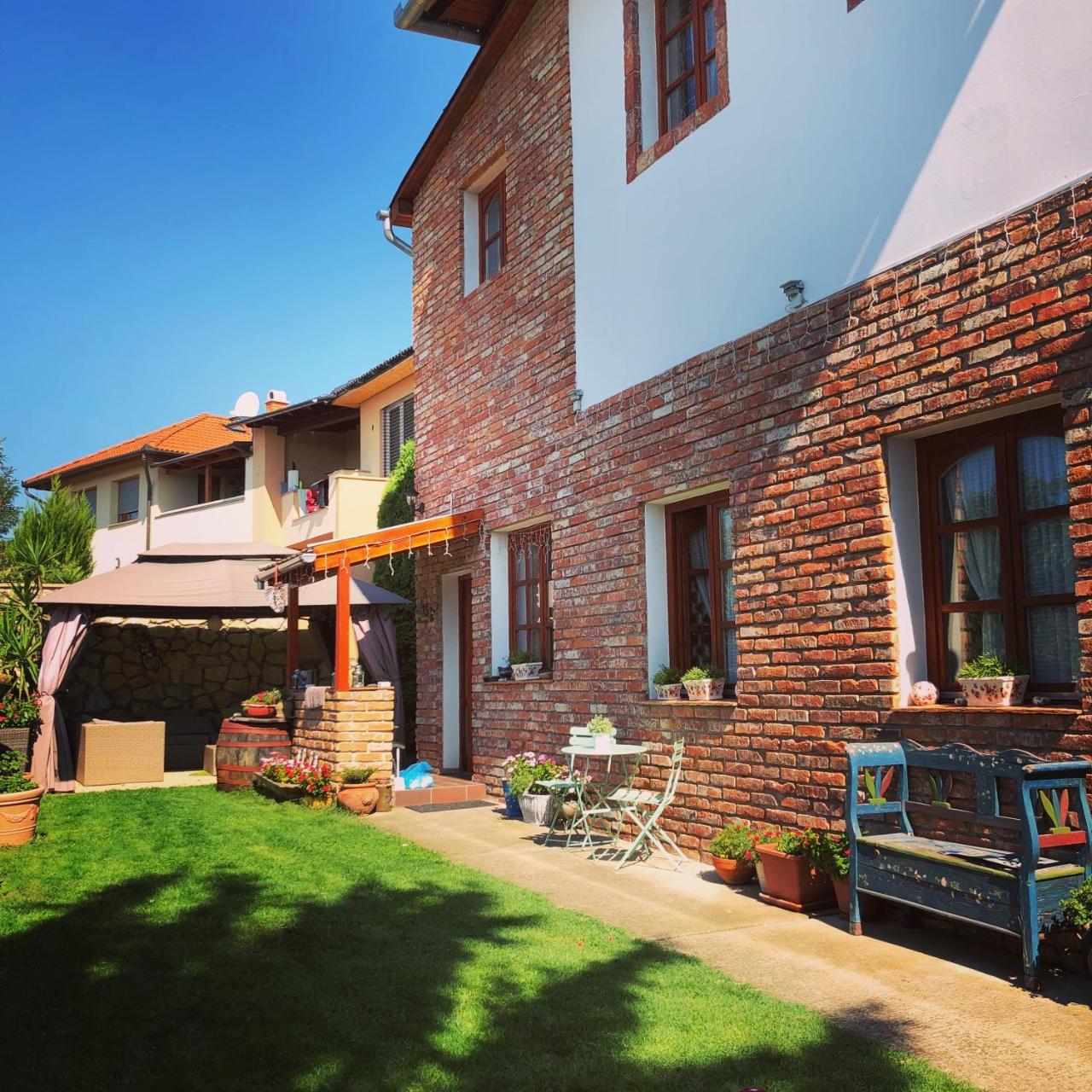 Janicsar Garden Apartman Eger Zewnętrze zdjęcie