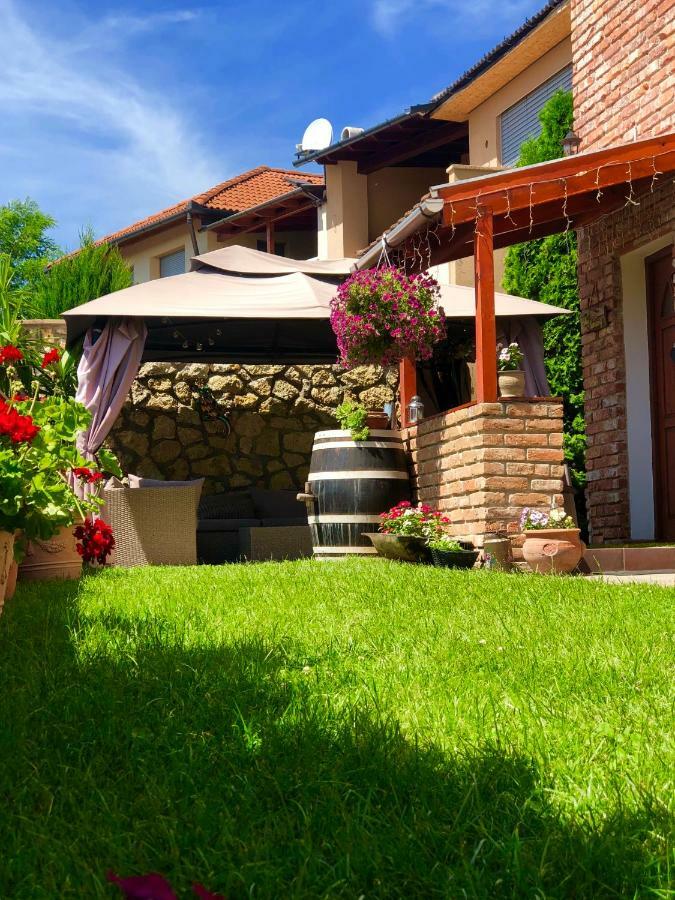 Janicsar Garden Apartman Eger Zewnętrze zdjęcie